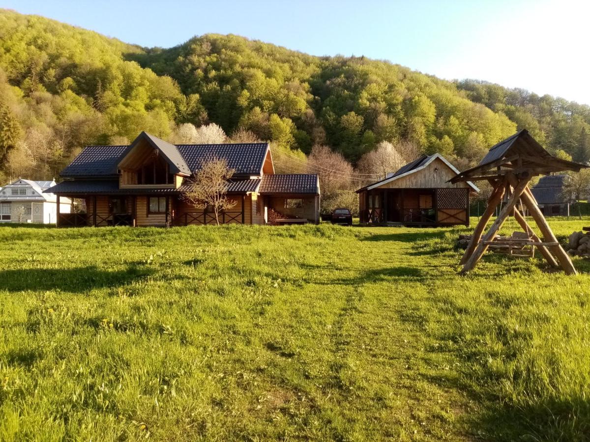 Садиба Федорчуків За Рікою Sheshory Ngoại thất bức ảnh