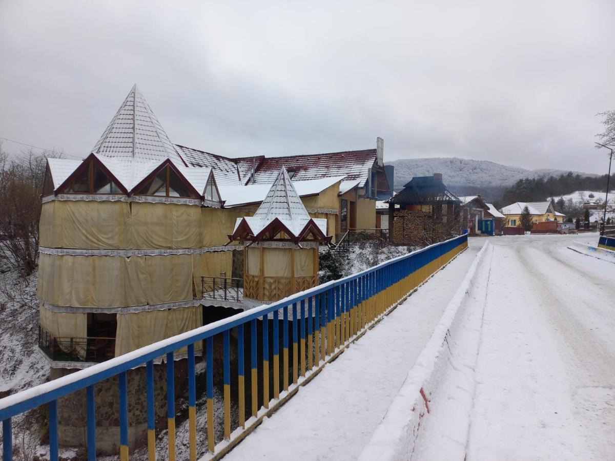 Садиба Федорчуків За Рікою Sheshory Ngoại thất bức ảnh